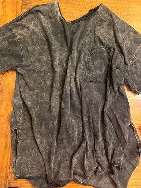 Women’s Washed Charcoal tee